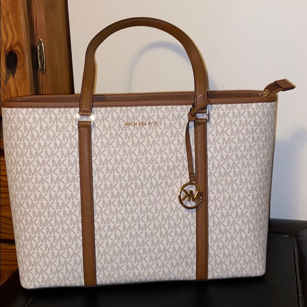 Micheal Kors Purse